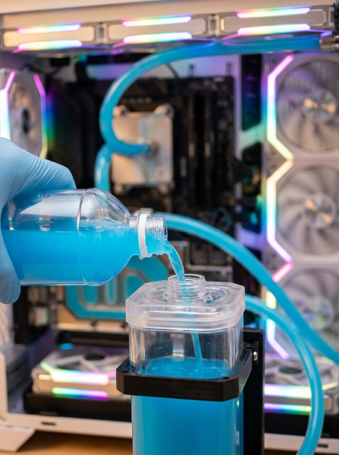 Filling a loop reservoir with blue coolant
